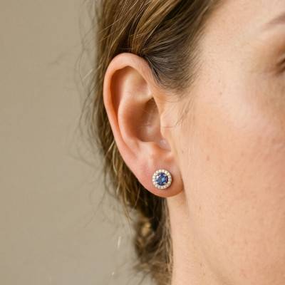 Boucles d'Oreilles Puces Saphirs de Ceylan & Diamants 2 x 0,10 ct en Or Blanc 750 - Aurora