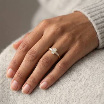 Bague Solitaire Epaulé Diamants de Synthèse 0,52 ct en Or Jaune 750 - Amore
