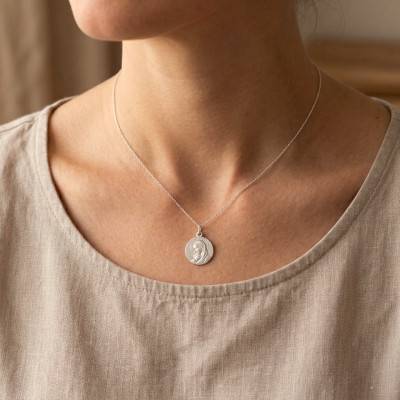 Médaille Vierge à l'Enfant Auréolé en Argent 925, Diamètre 18 mm - Lumiosa