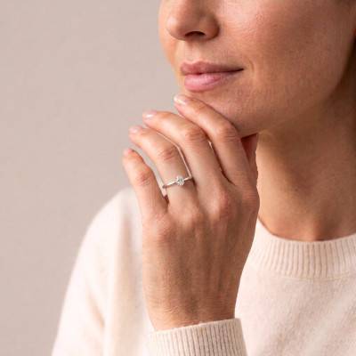 Solitaire Épaulé Diamants de Synthèse 1,25 ct en Or Blanc 750 - Amore