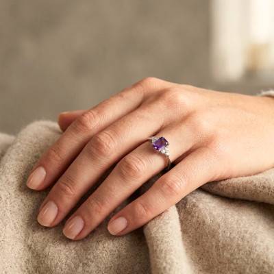 750/1000 White Gold Amethyst & Lab-Grown Diamond 0,15 ct Accented Solitaire Ring - Aurora