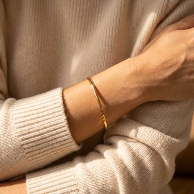 Bracelet Jonc Fil Rond en Or Jaune 375, Diamètre 55 mm, Largeur de 1,80 mm à 2,45 mm - Emanessence