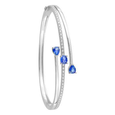 750 White Gold Bangle Bracelet with Ceylon Sapphires, 1,31 ct, and Natural Diamonds, 0,34 ct, 58 x 46 mm - Aurora