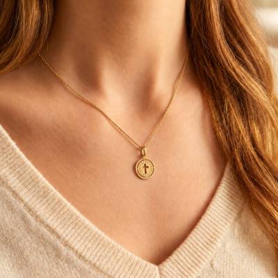Médaille Croix ajourée en Or Jaune 375, Diamètre 13 mm - Lumiosa