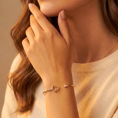 Bracelet Jonc Coeur Oxyde de Zirconium en Or Jaune 375, Largeur 3 mm, Dimensions 49 x 58 mm - Emanessence