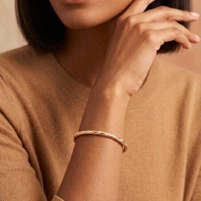 375 Yellow Gold Twisted Diamond-Cut Hinged Bangle Bracelet, 49 x 60 mm - Emanessence
