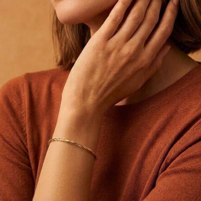Bracelet Jonc Ouvrant Torsadé en Or Jaune 375, Dimensions 52 x 62 mm, Largeur 2,30 mm - Emanessence
