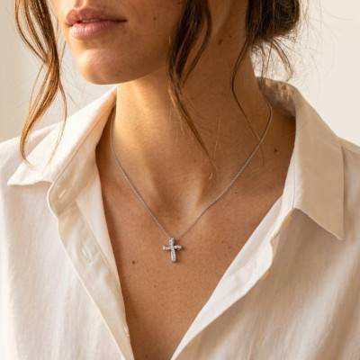 Pendentif Croix Torsadée en Or Blanc 375 & Oxydes de Zirconium, Dimension 16 x 12 mm - Lumiosa
