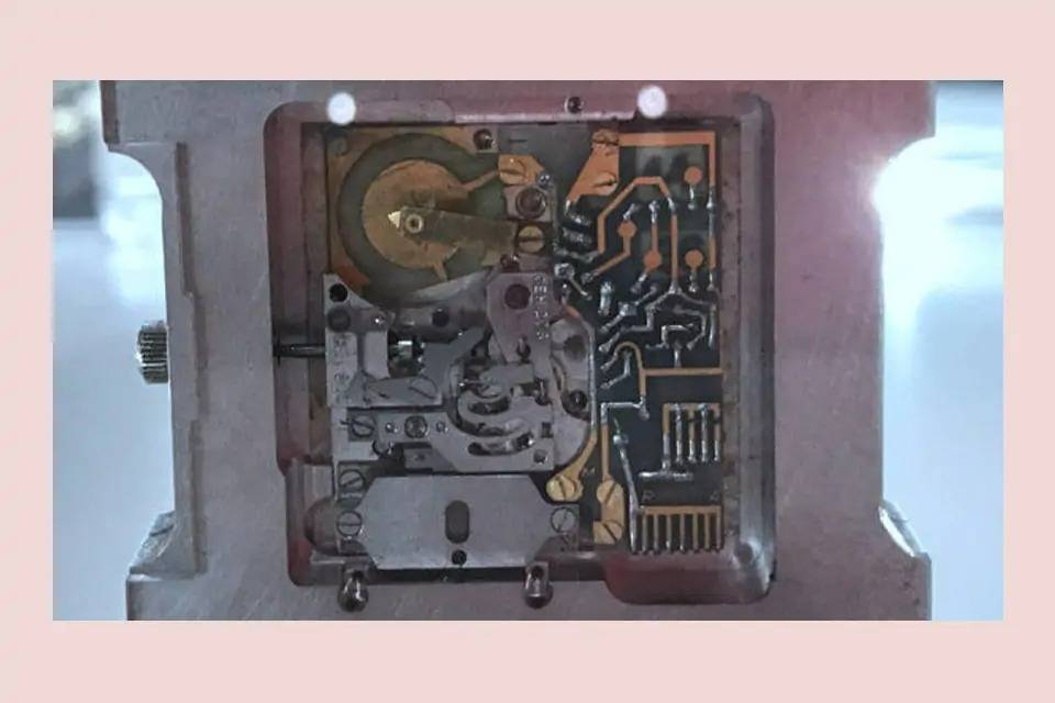 Mouvement à quartz suisse Bêta 1 du CEH, 1967 (Source : Le Petit Poussoir)