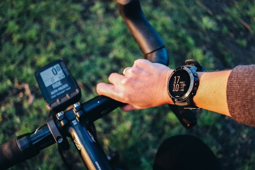 Montre connectée à vélo (Source : Hodinkee)