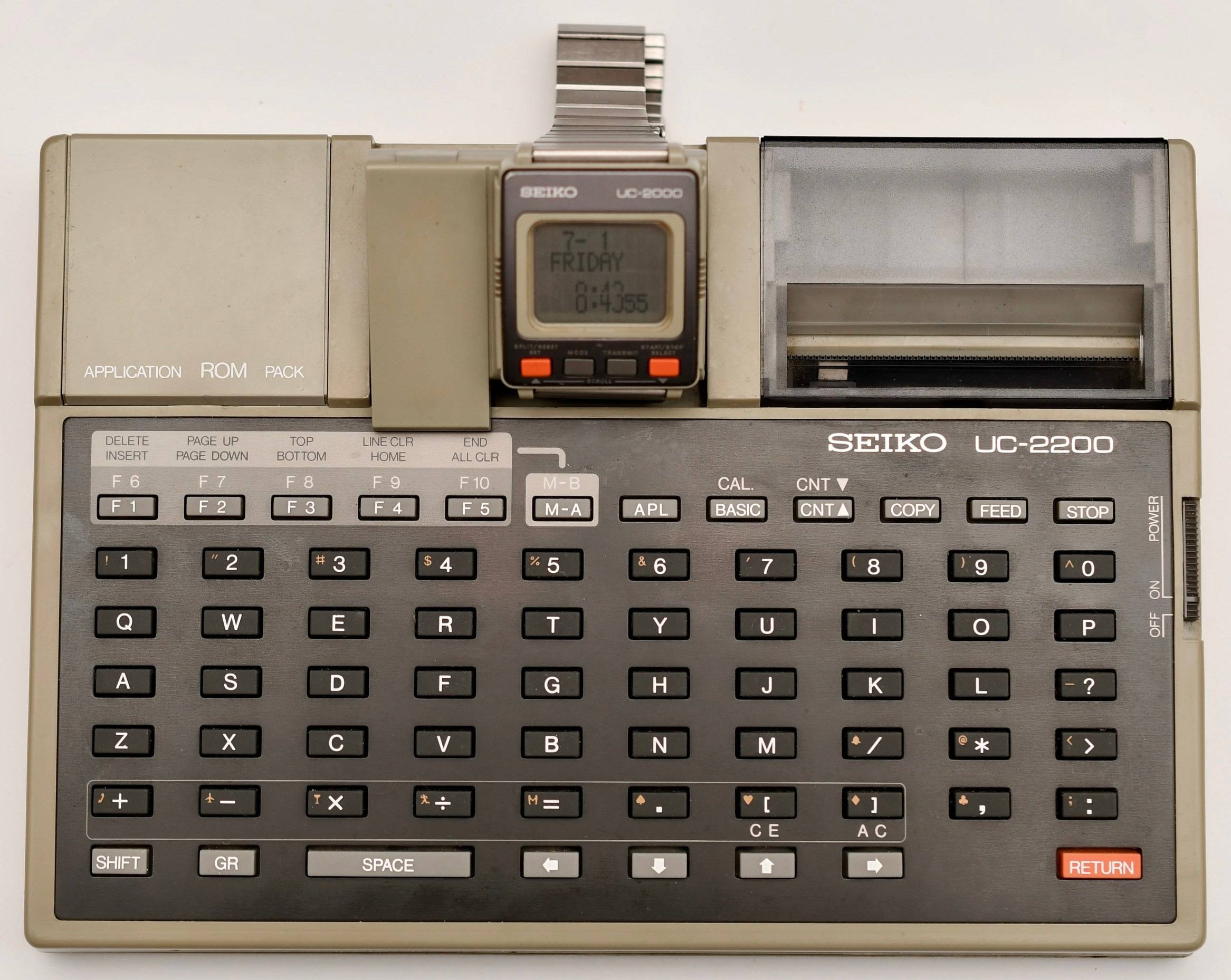 Seiko UC-2000 sur clavier Seiko UC-2200 (Source : Old Crap Vintage Computing)