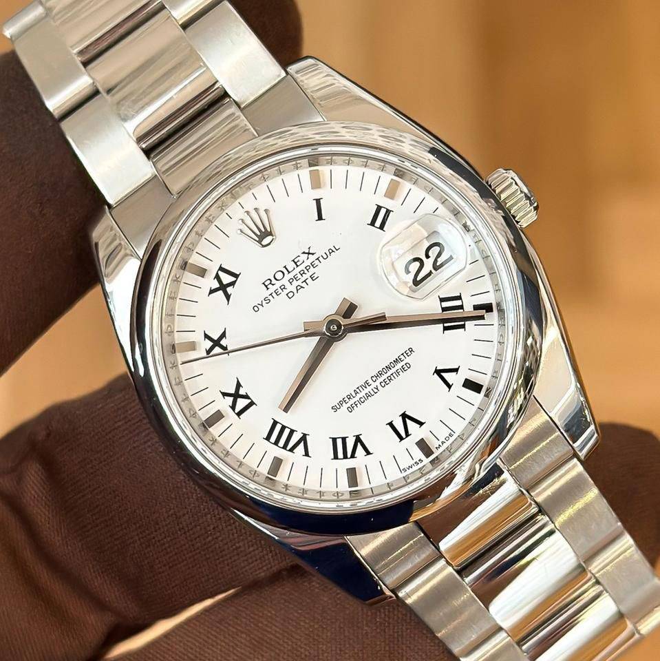 Rolex Oyster Date 115200 avec réglage rapide de la date, 2017 (Source : WeWatches)
