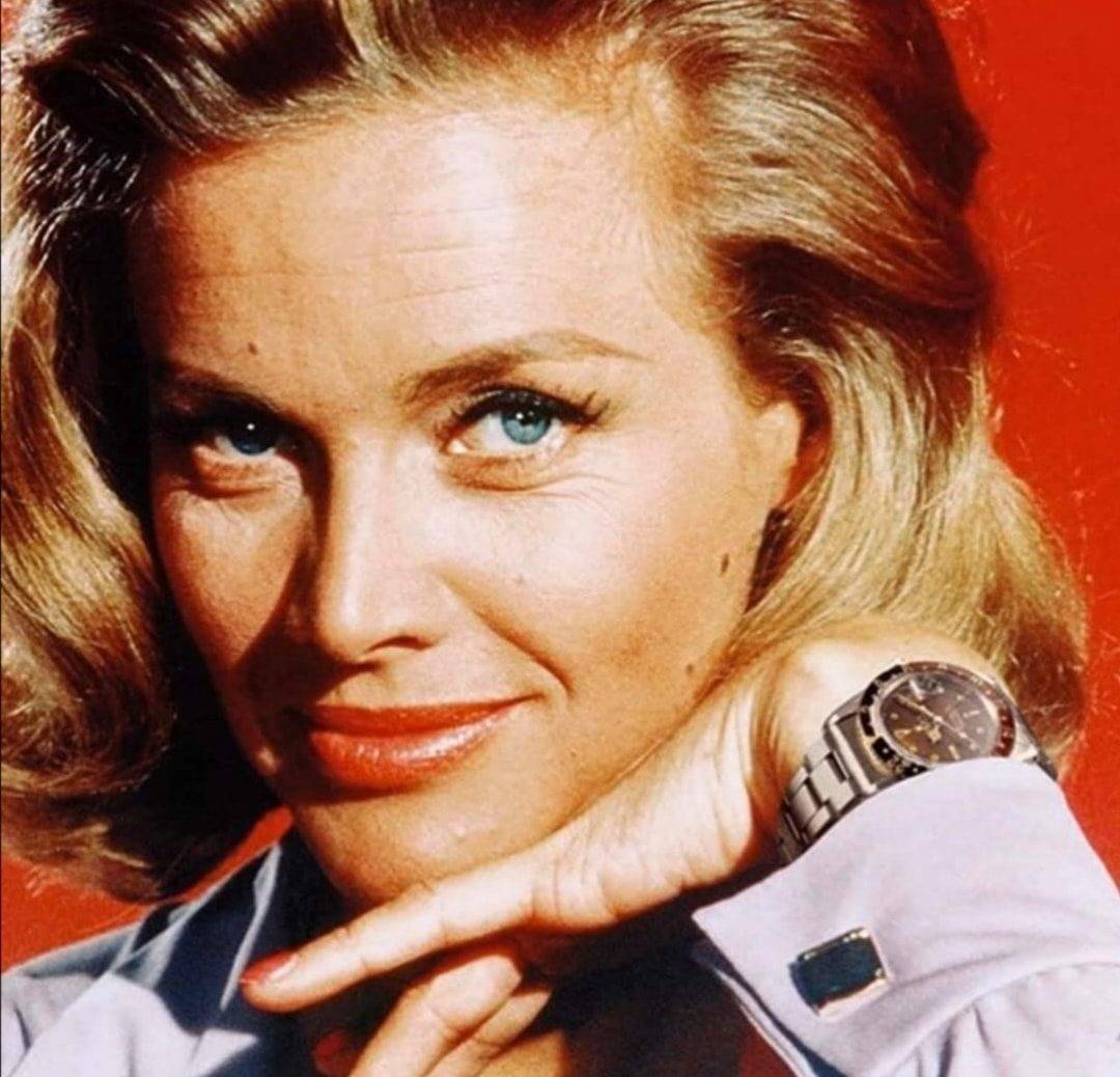 Pussy Galore, Rolex GMT-Master 6542 au poignet dans Goldfinger, 1975 (Source : Le Petit Horloger)