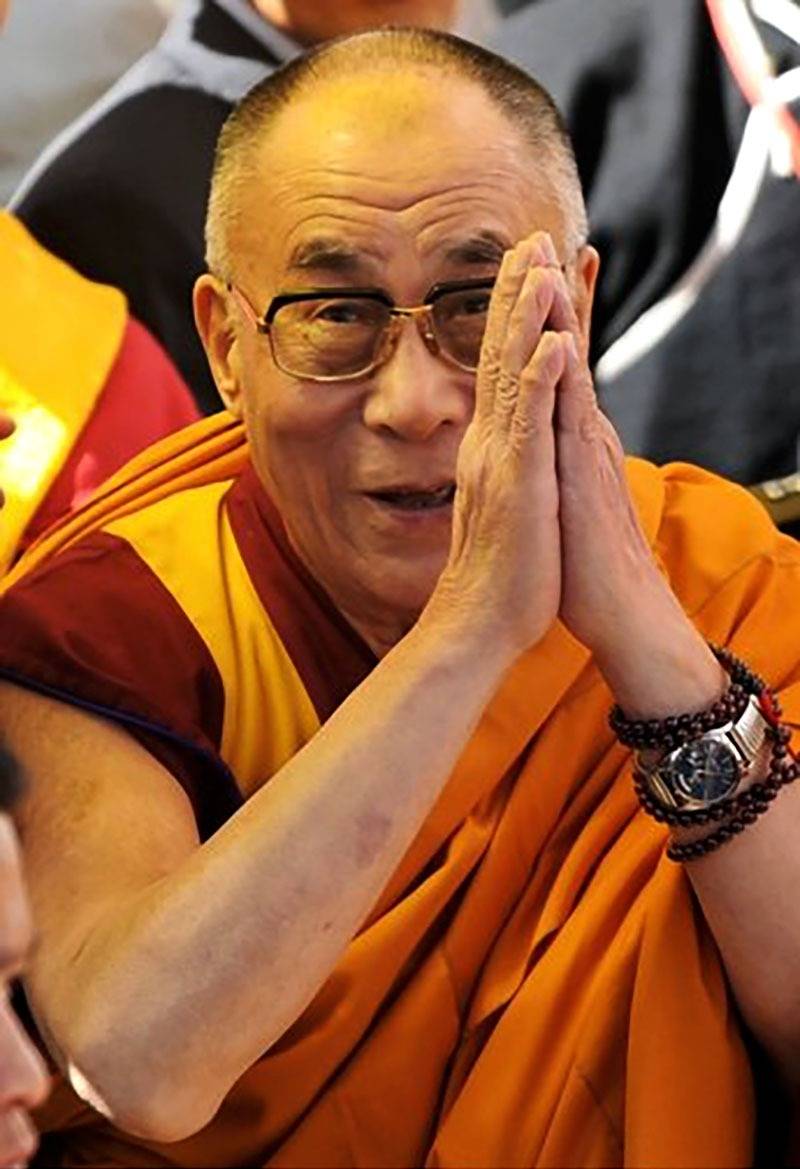 Le Dalai Lama, Rolex Day-Date au poignet (Source Rolex Magazine)