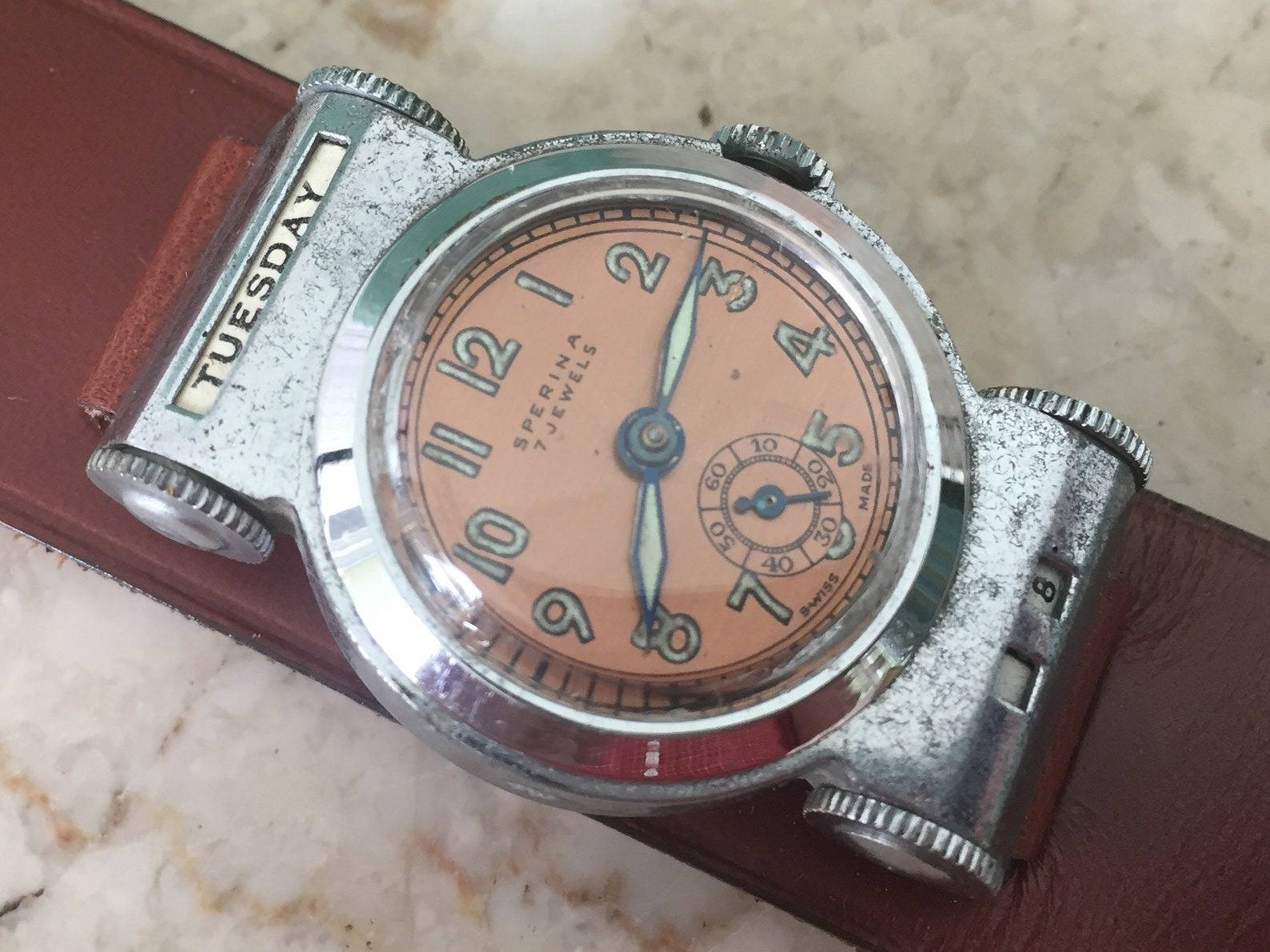 Montre Sperina avec calendrier jour-date, circa 1930 (Source : Etsy @delovelyness)