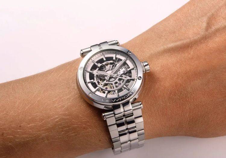 Montre squelette femme