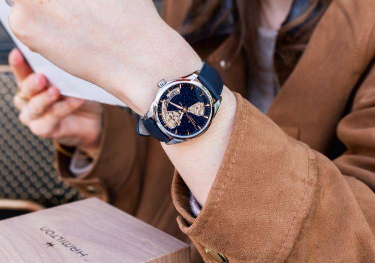 Montre squelette femme