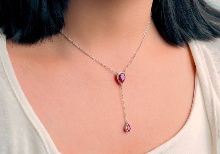 Collier Emanessence