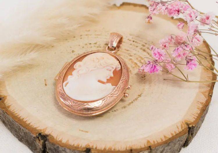 pendentif camée