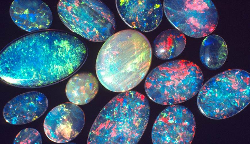 Opale : une gemme apaisante aux milles couleurs
